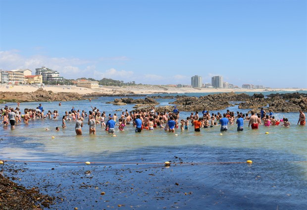 Colónias levam 400 crianças à praia 