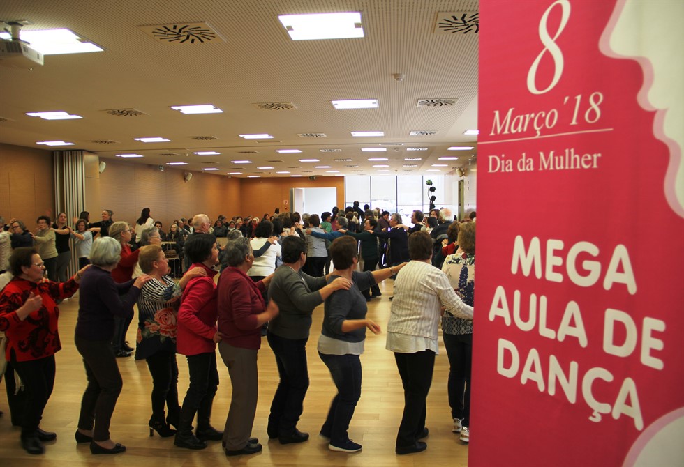 CÂMARA MUNICIPAL DA TROFA ASSINALOU O DIA INTERNACIONAL DA MULHER 