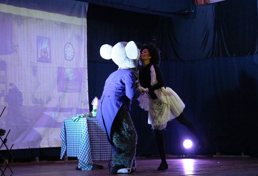 MUSICAL “A CAROCHINHA” SEDUZIU PÚBLICO DE PALMO E MEIO