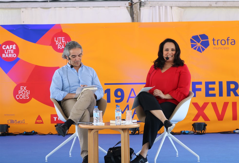 ALBERTA MARQUES FERNANDES NA FEIRA DO LIVRO DA TROFA