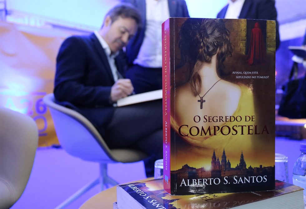 ALBERTO S. SANTOS NA FEIRA DO LIVRO DA TROFA