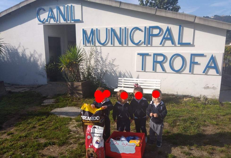 CRECHE PEQUENOS PRÍNCIPES ANGARIOU DONATIVOS PARA O CANIL MUNICIPAL DA TROFA 