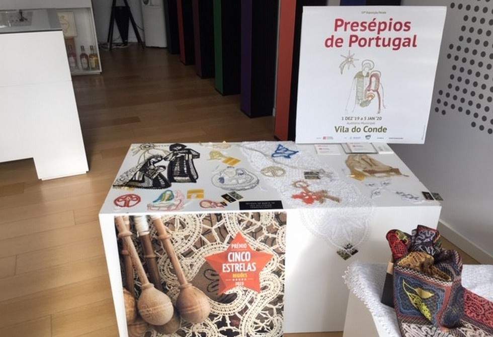 RENDAS DE BILROS EM EXPOSIÇÃO NA LOJA INTERATIVA DE TURISMO DA TROFA