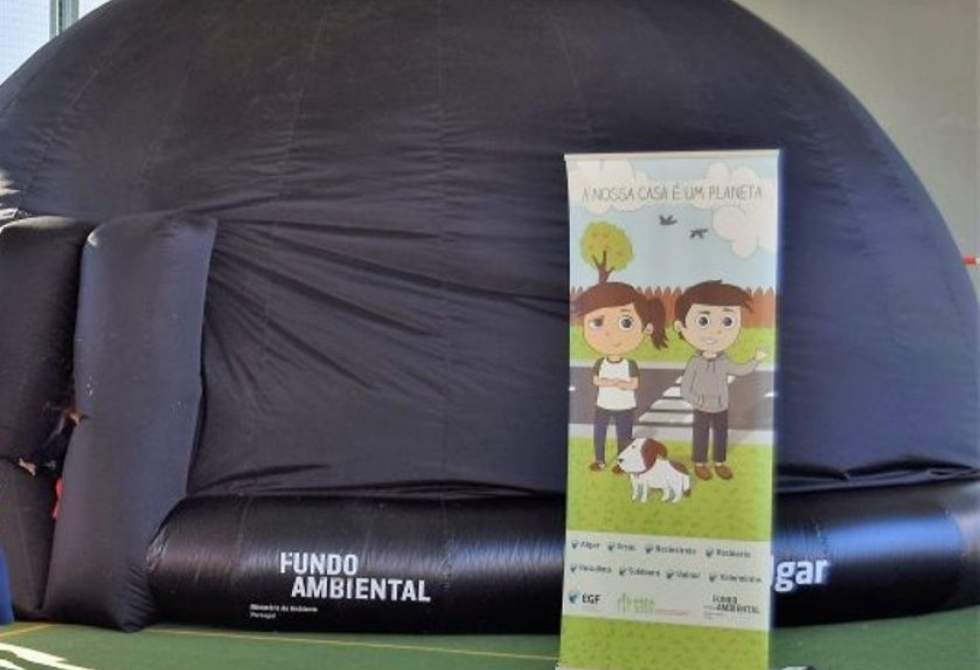 TROFA CONVIDA OS MAIS PEQUENOS A “VIAJAR” NUM PLANETÁRIO