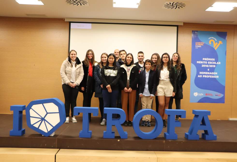 MELHORES ALUNOS DO CONCELHO PREMIADOS PELA CÂMARA DA TROFA E GRUPO SOJA