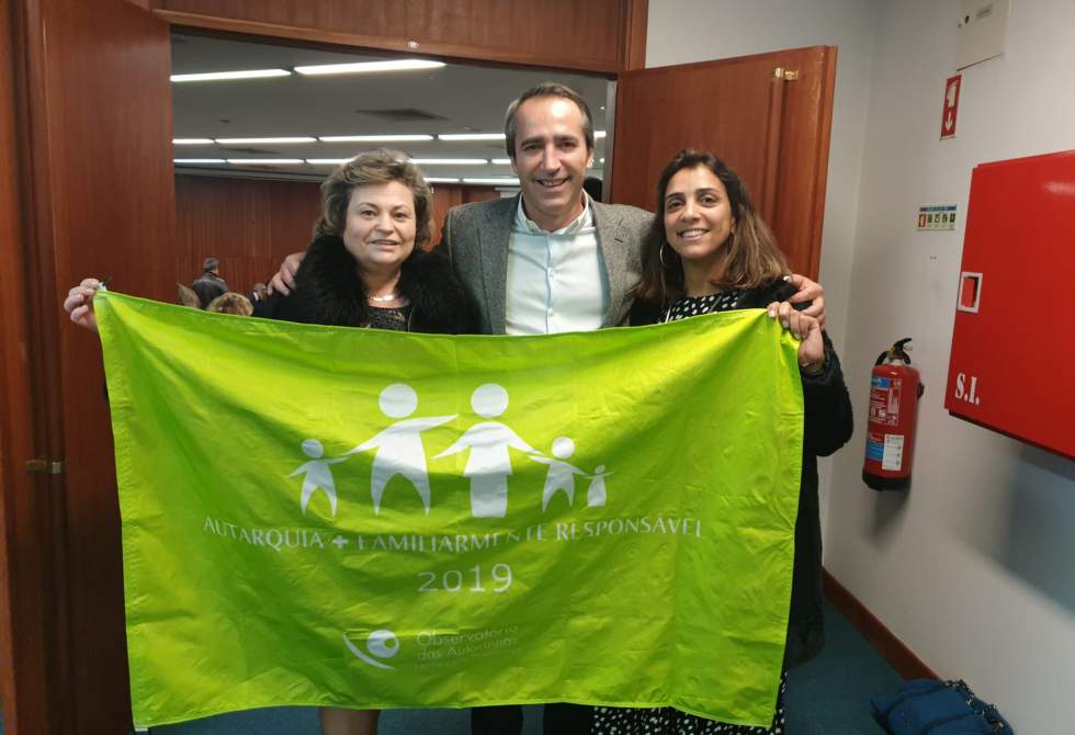 TROFA DISTINGUIDA COMO MUNICÍPIO AMIGO DAS FAMÍLIAS
