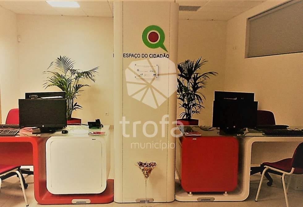ESPAÇO DO CIDADÃO DA TROFA COM SERVIÇO DE RENOVAÇÃO ONLINE DO CARTÃO DE CIDADÃO