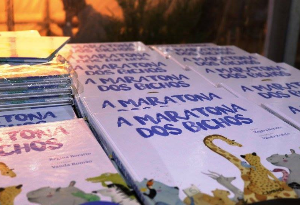 OBRAS DE REGINA BORATTO DISPONÍVEIS NA BIBLIOTECA MUNICIPAL
