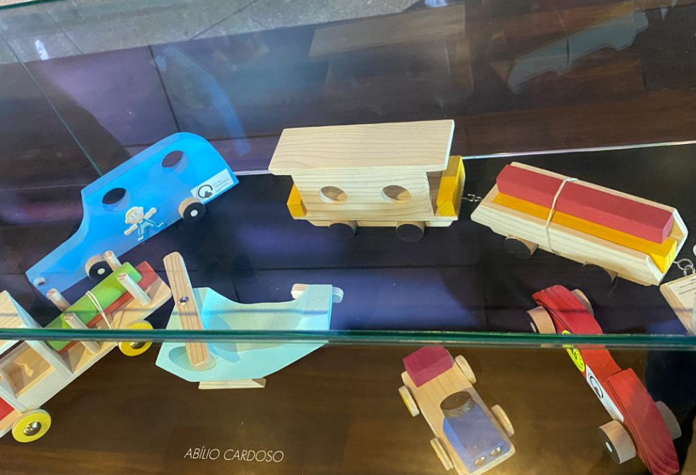 ARTESÃO TROFENSE ABÍLIO CARDOSO EXPÕE NO AEROPORTO FRANCISCO SÁ CARNEIRO