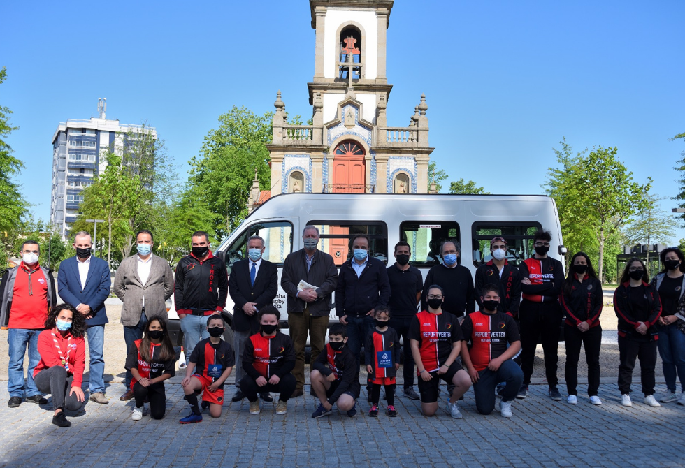 ESCOLINHA DE RUGBY DA TROFA CELEBROU BATISMO DA SUA PRIMEIRA CARRINHA DE TRANSPORTE