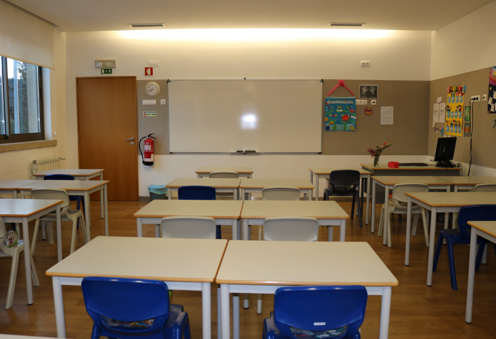 BANCO LOCAL DE VOLUNTARIADO DA TROFA PROCURA VOLUNTÁRIOS PARA ENSINAR LÍNGUA PORTUGUESA A RFUGIADOS DA UCRÂNIA