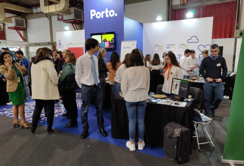 ALUNOS DA TROFA VISITAM FEIRA QUALIFICA