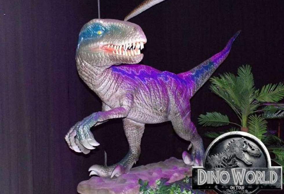 EXPOSIÇÃO DE DINOSSAUROS COM GRANDE AFLUÊNCIA