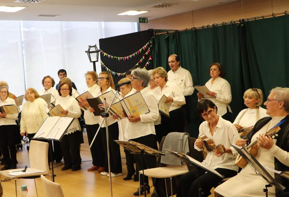 CENTRO COMUNITÁRIO DA TROFA CANTA AS JANEIRAS