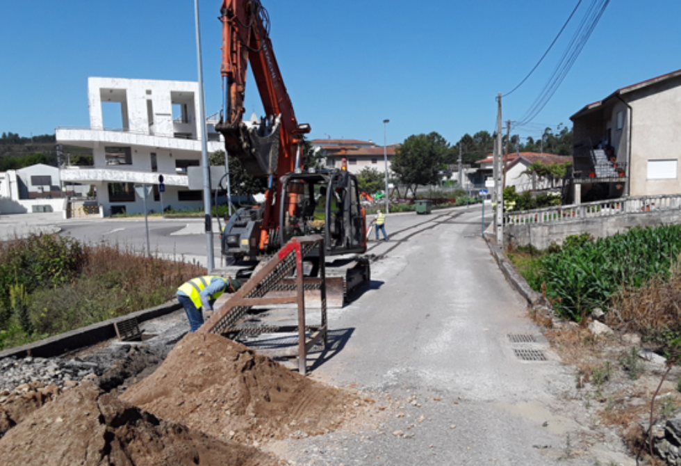 CÂMARA MUNICIPAL DA TROFA E JUNTA DE FREGUESIA DE COVELAS CELEBRARAM CONTRATO INTERADMINISTRATIVO DE DELEGAÇÃO DE COMPETÊNCIAS PARA RENOVAÇÃO DO PAVIMENTO DAS RUAS PONTE NOVA E PADRE GUILHERME