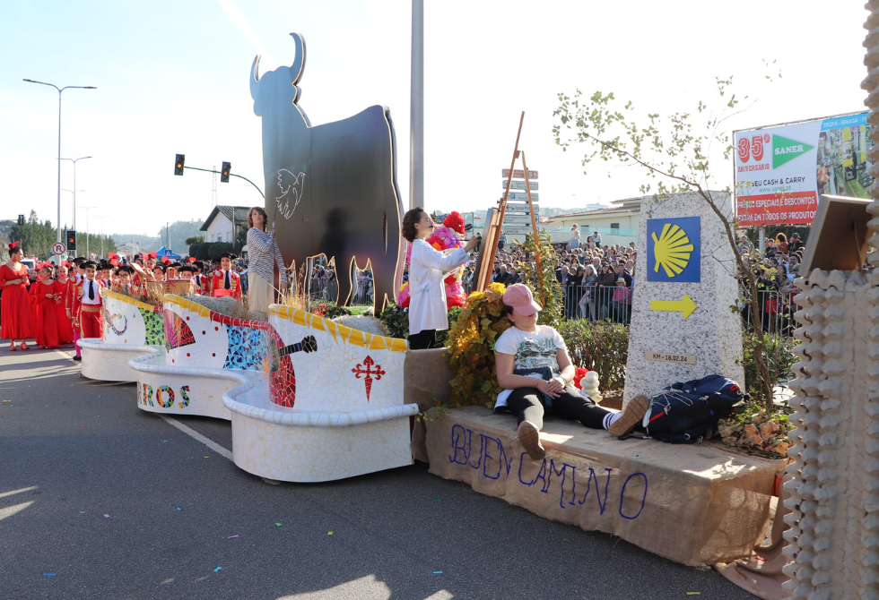 CULTURA ESPANHOLA E A EB1/JI DE BAIRROS FORAM OS GRANDES VENCEDORES DO DESFILE DE CARNAVAL DA TROFA 
