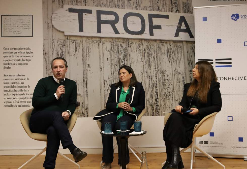 EMPRESÁRIA HELENA MAIA “ESTEVE À CONVERSA” NA CASA DO CONHECIMENTO DA TROFA