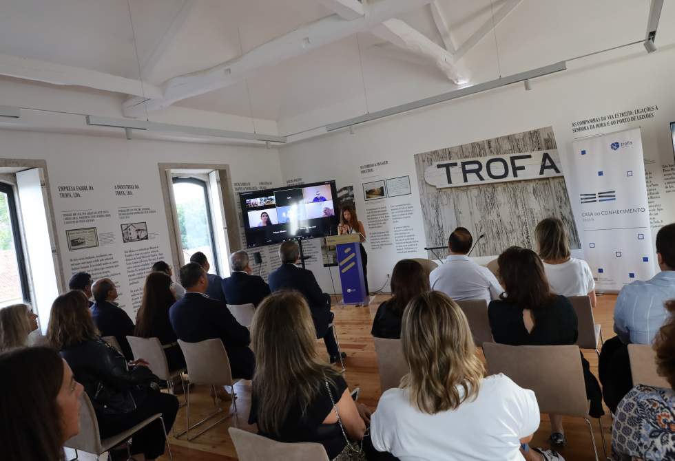 CASA DO CONHECIMENTO DA TROFA ACOMPANHA SESSÃO DE SENBILIZAÇÃO SOBRE INTELIGÊNCIA ARTIFICIAL 