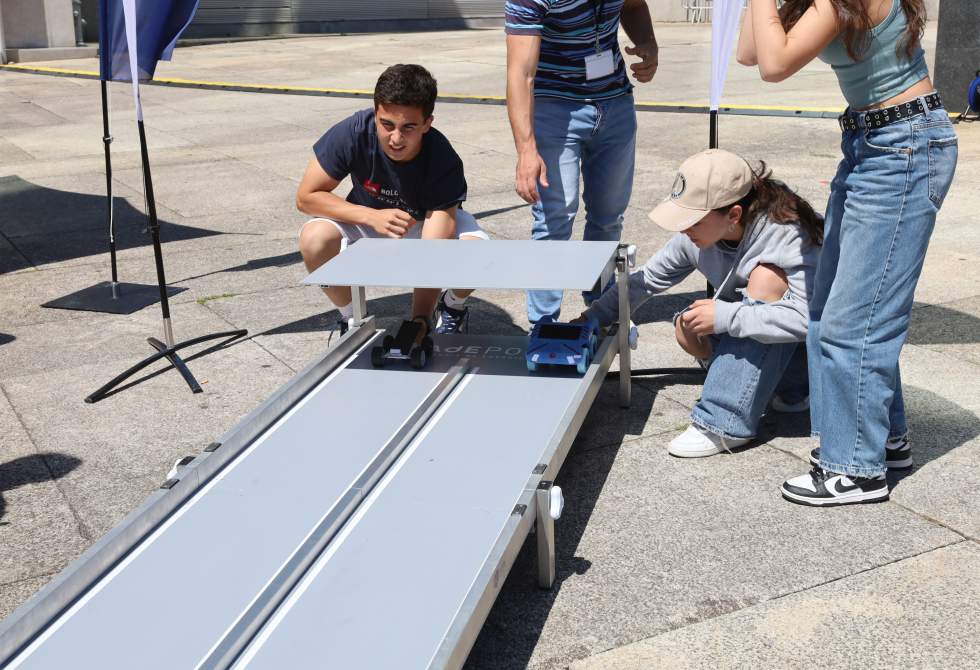 ESCOLAS DA TROFA PARTICIPARAM NA CORRIDA DE CARRINHOS SOLARES