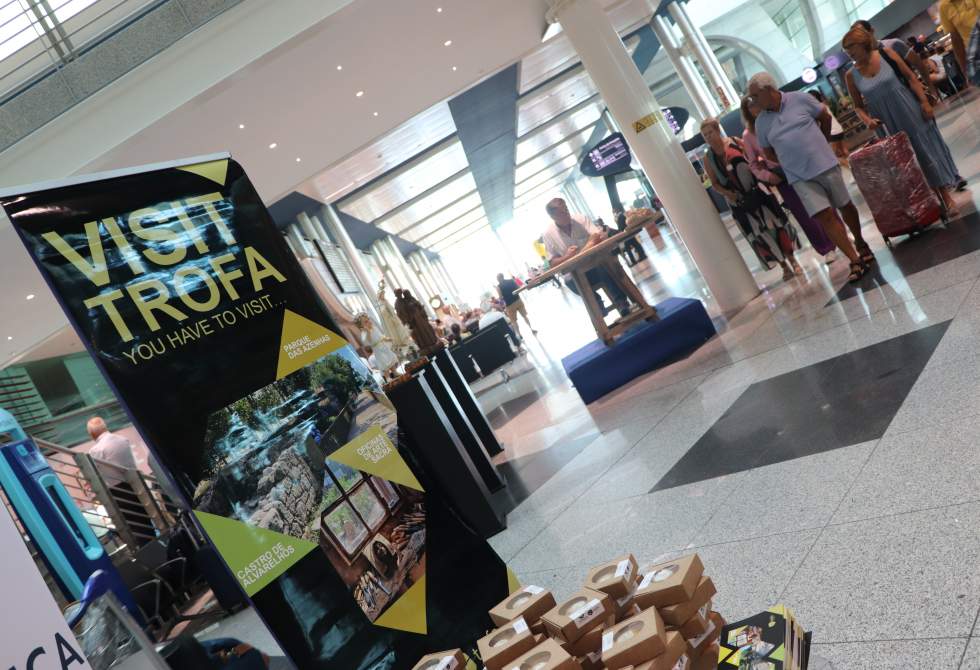 CÂMARA PROMOVE TROFA NO AEROPORTO FRANCISCO SÁ CARNEIRO