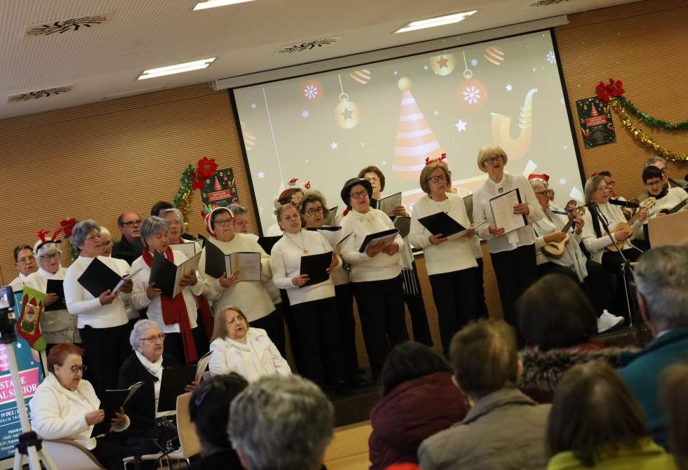 ATIVIDADES DE NATAL DOMINAM AGENDA MENSAL NO CENTRO COMUNITÁRIO MUNICIPAL 