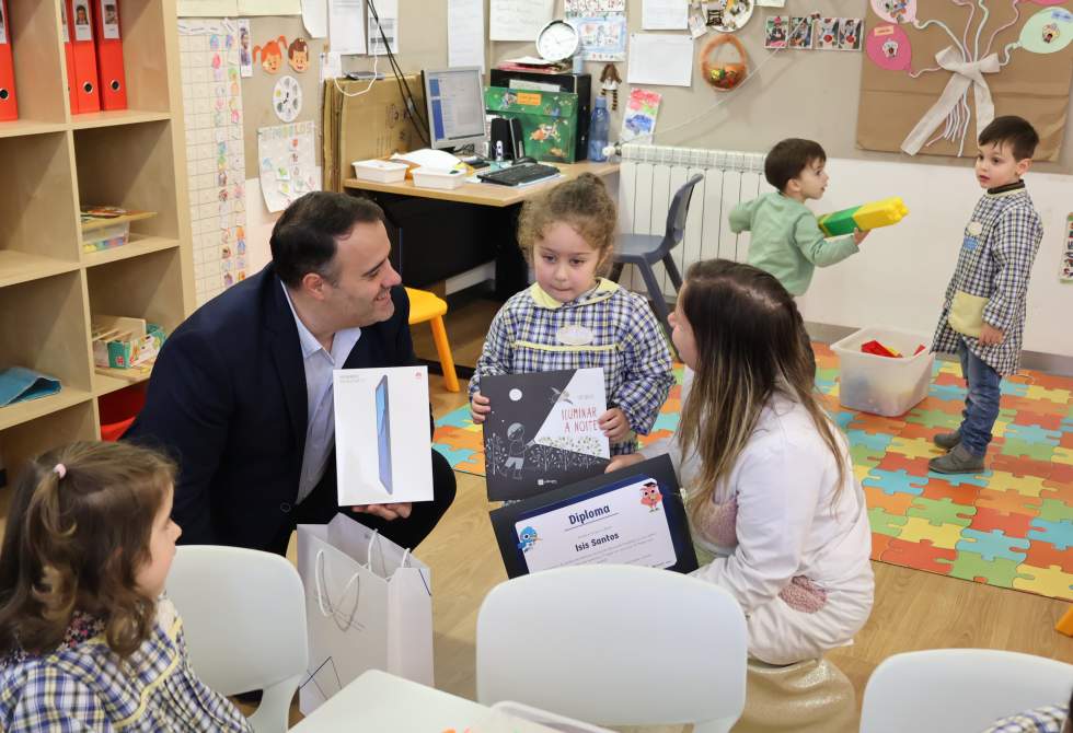 CÂMARA DA TROFA ENTREGOU PRÉMIOS AOS ALUNOS VENCEDORES DOS CONCURSOS EDUCATIVOS